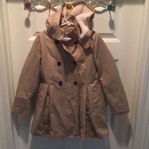 Jacadi, Beautiful trench coat w/fur lining & hood